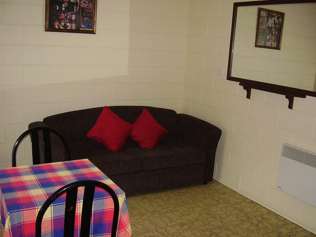 Snowy River Lodge Motel Orbost Room photo