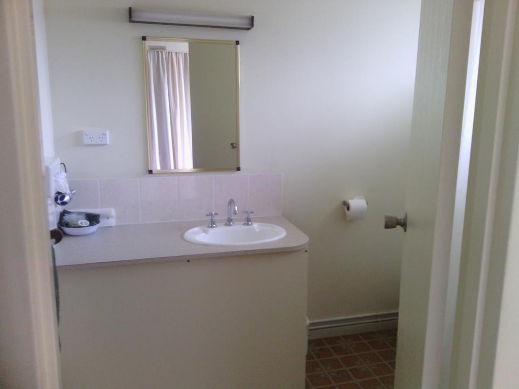 Snowy River Lodge Motel Orbost Room photo