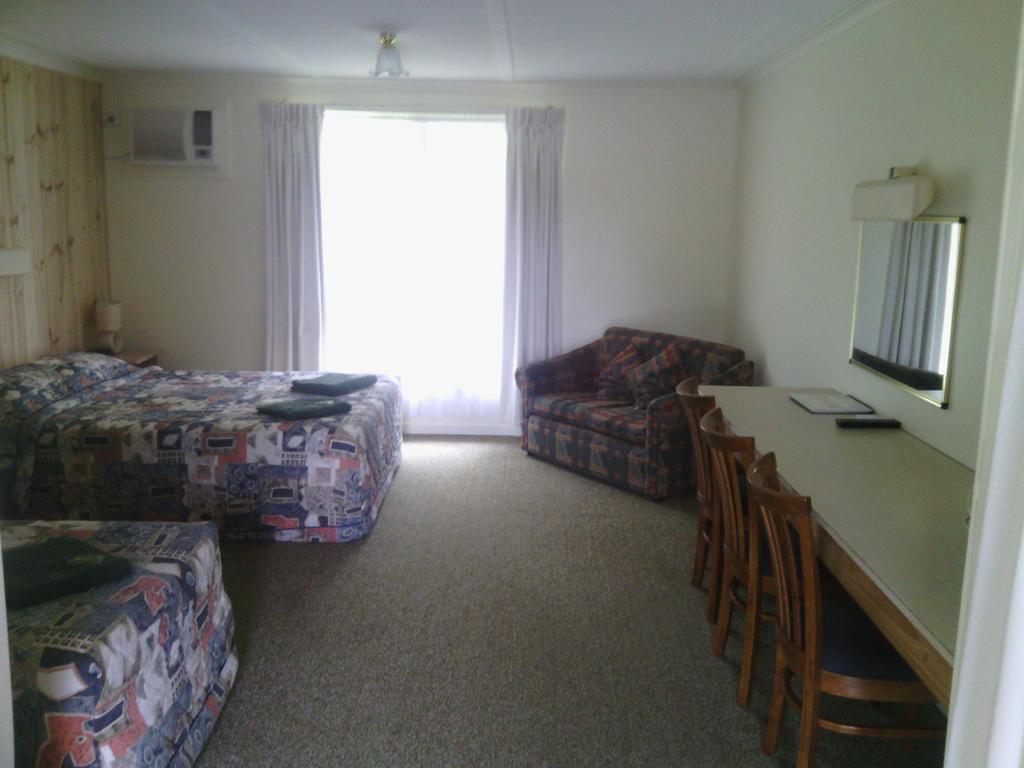 Snowy River Lodge Motel Orbost Room photo